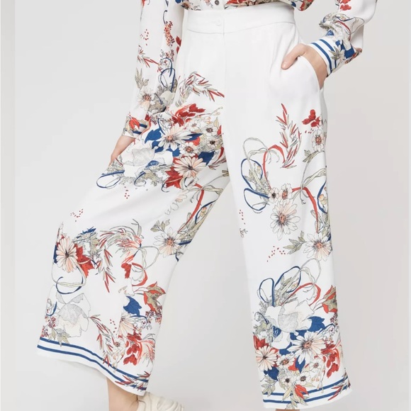 Aritzia Little Moon Floral Abelia Shirt and Pant Set - Picture 16 of 16